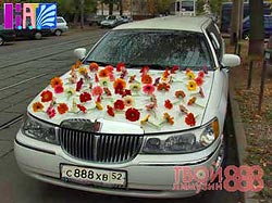 Украшение  лимузина  живыми цветами