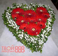 Украшение лимузина живыми цветами